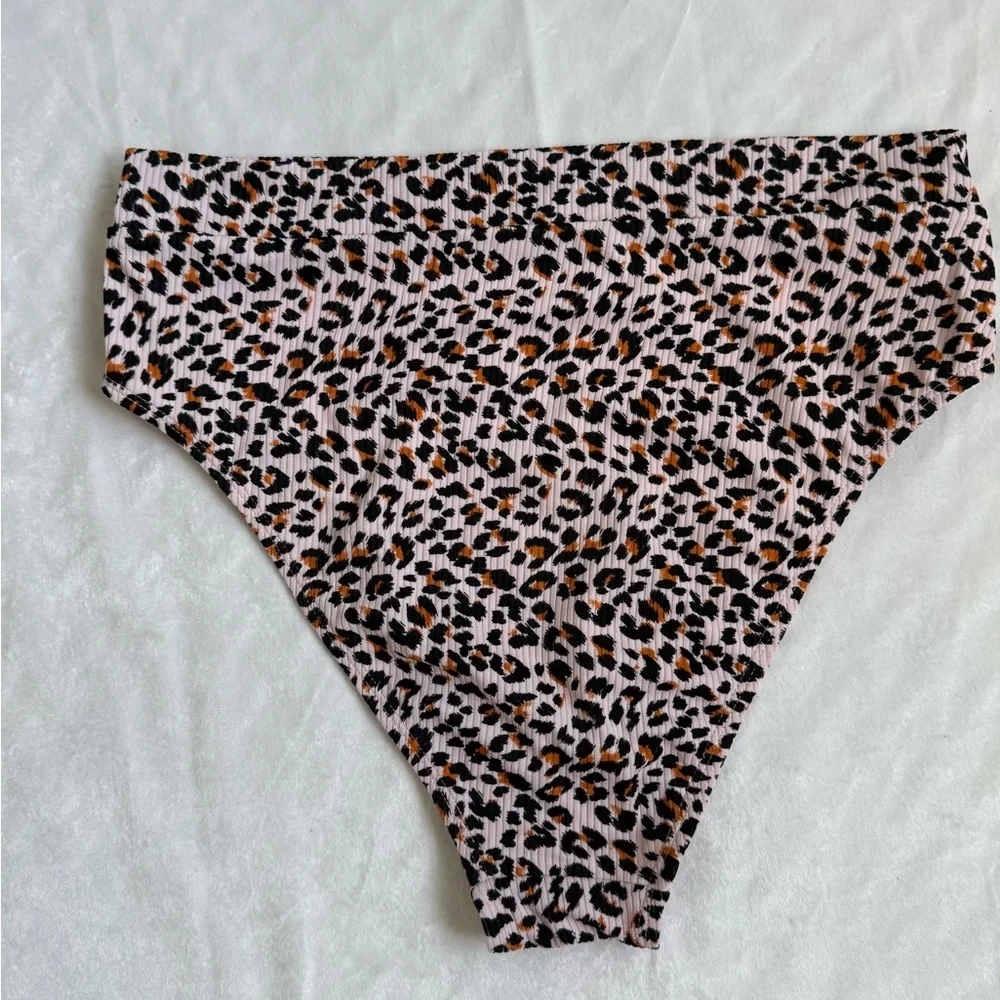 Leopard Print High-Waisted Bikini Bottoms - Picture 4 of 4